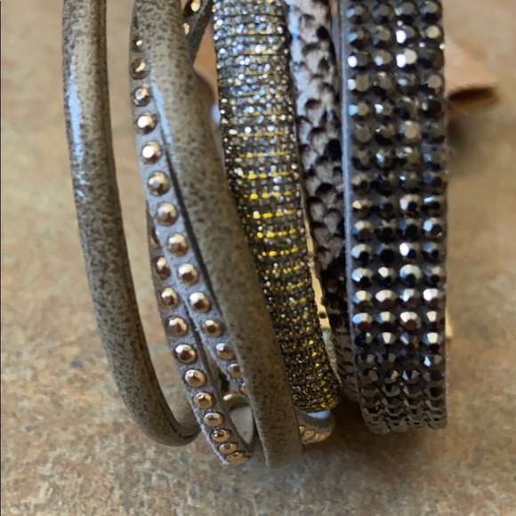 Sold!! NWT Sparkly Bracelt - Picture 2 of 6